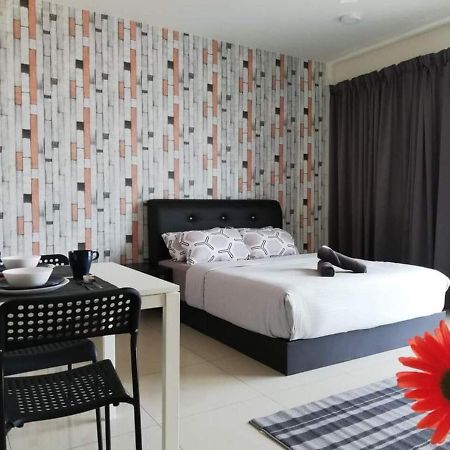 Peanut Butter Homestay - Trefoil Setia Alam Shah Alam Buitenkant foto